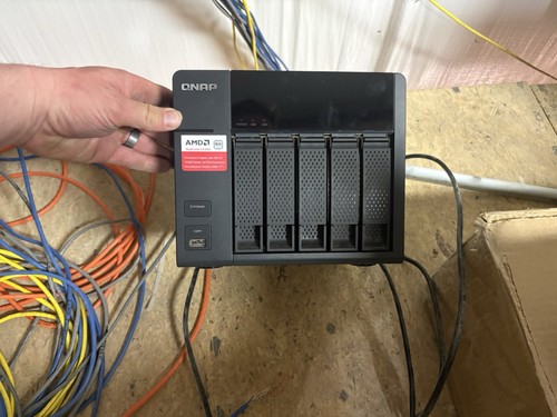 Qnap 563 bay - 3.5",